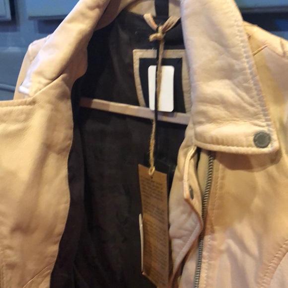 Leather jacket - Picture 4 of 4